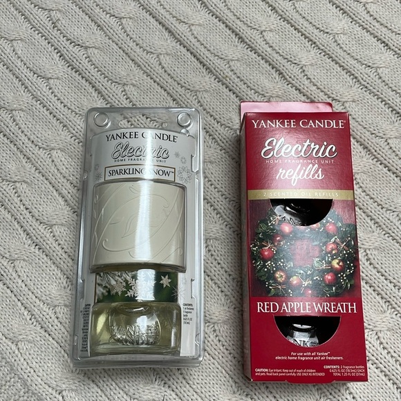 Yankee Candle Other - NWT Yankee candle electric plug in 3 refills-1 sparkling snow/2 red apple wreath